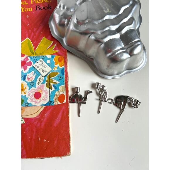 Raggedy Ann Vintage Birthday Bundle Wilton Cake Pan Book Candle Holders - Picture 6 of 9